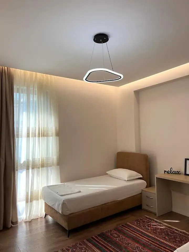 Lindi' Apartment 2 5 Tirana 0*,  Albania